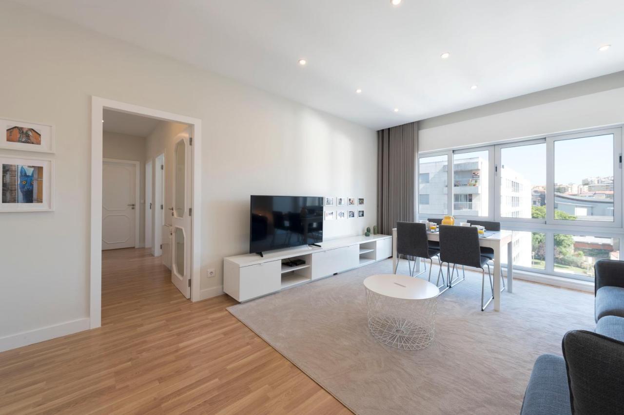 Lovelystay - Downtown Modern 2Br Flat With Free Parking OOporto Extérieur photo