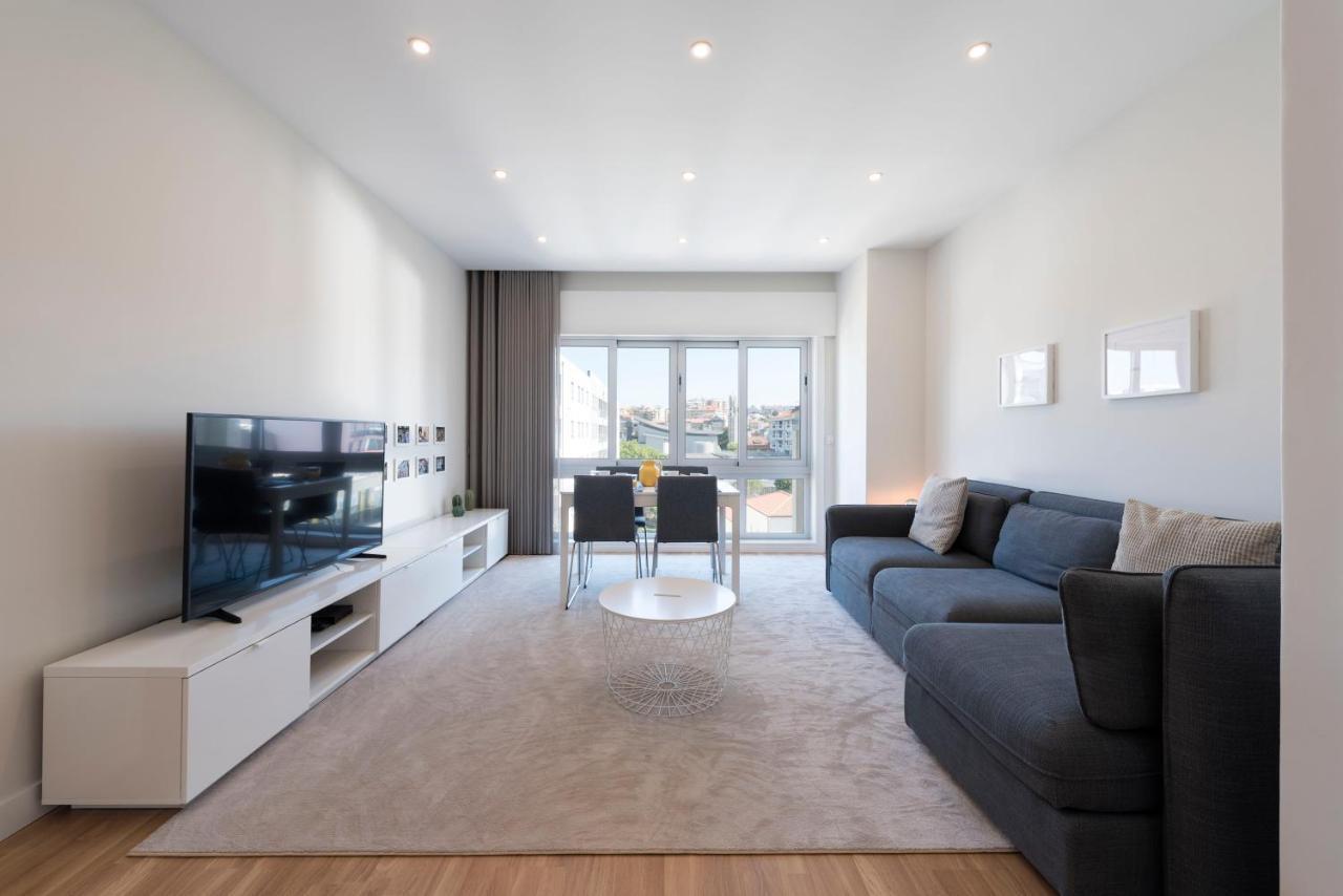 Lovelystay - Downtown Modern 2Br Flat With Free Parking OOporto Extérieur photo