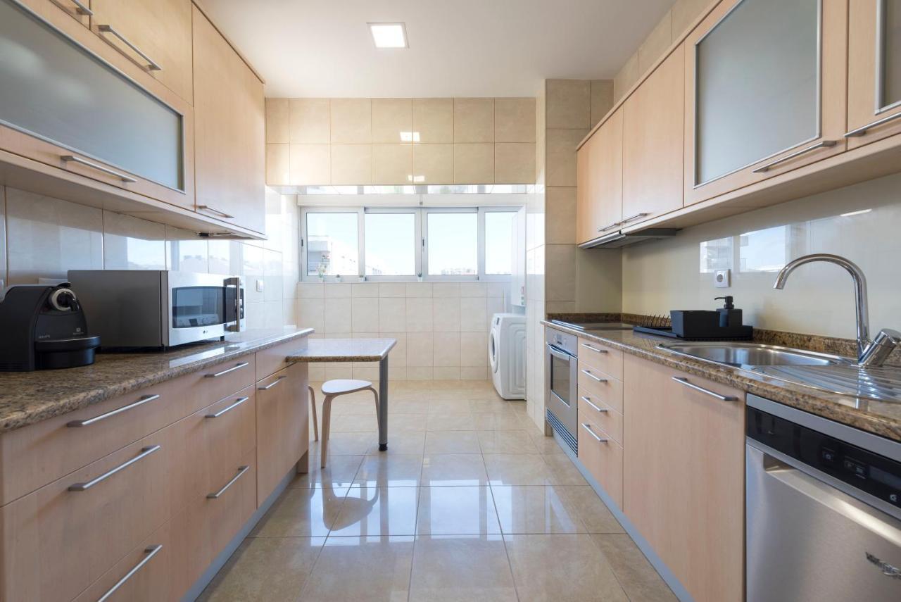 Lovelystay - Downtown Modern 2Br Flat With Free Parking OOporto Extérieur photo