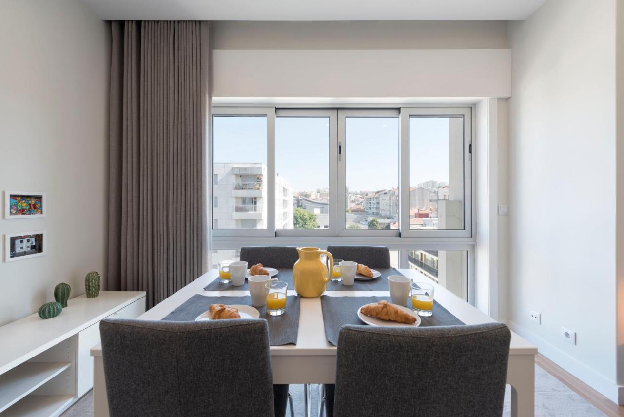 Lovelystay - Downtown Modern 2Br Flat With Free Parking OOporto Extérieur photo